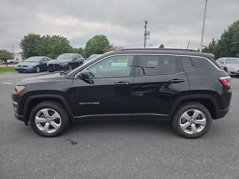 Used 2019 Jeep Compass Latitude w/ Cold Weather Group AWD/4WD image 11
