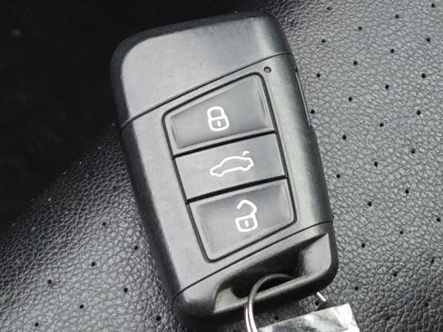 Used 2019 Volkswagen Atlas SE image 33