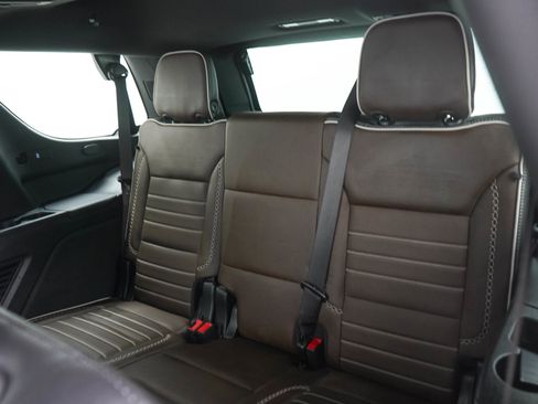 Used 2025 GMC Yukon Denali Ultimate AWD/4WD image 16