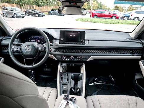 Certified 2025 Honda Accord LX image 26