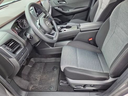 Used 2023 Nissan Rogue SV FWD image 9