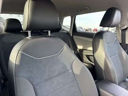 Used 2023 Volkswagen Taos SE image 23