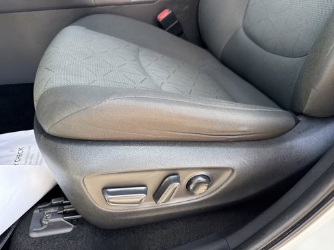 Used 2024 Toyota RAV4 XLE FWD image 12