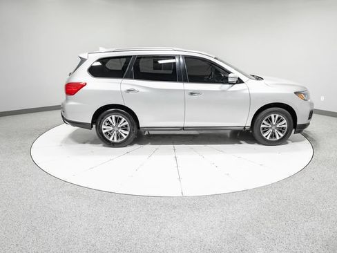 Used 2020 Nissan Pathfinder S AWD/4WD image 29