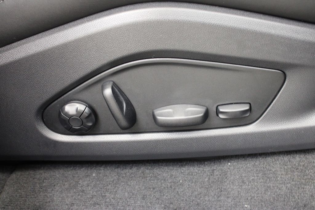 Used 2024 Porsche Macan 4 Electric AWD/4WD image 29