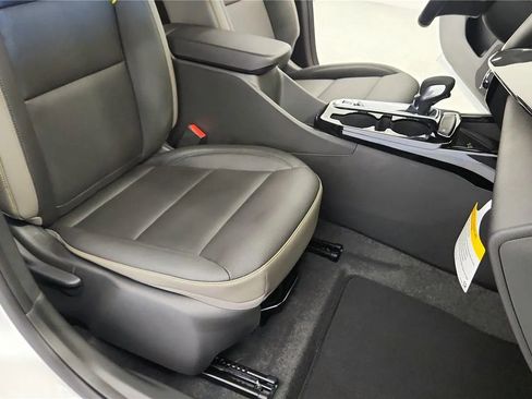 New 2026 Chevrolet Trax ACTIV w/ Sunroof Package image 38