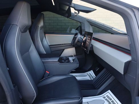 Used 2025 Tesla Cybertruck AWD Crew Cab image 31