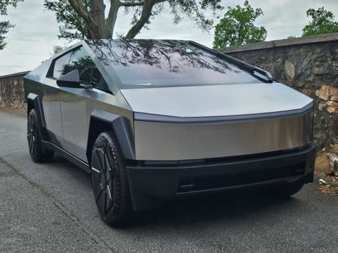 Used 2024 Tesla Cybertruck AWD Crew Cab image 12
