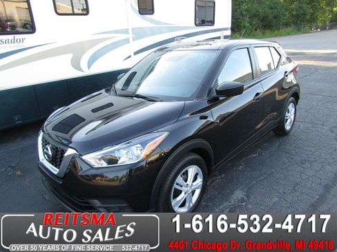 Used 2020 Nissan Kicks S FWD image 1