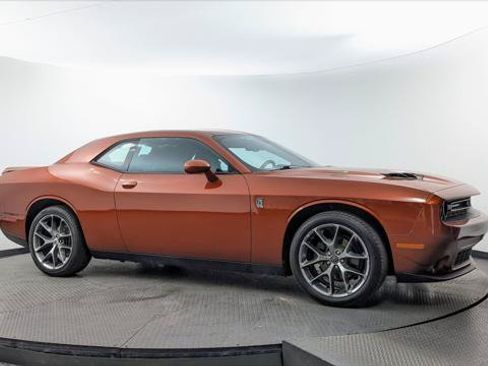Used 2021 Dodge Challenger SXT RWD image 11