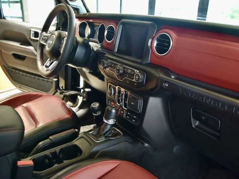 Used 2023 Jeep Wrangler Unlimited Rubicon 4xe AWD/4WD image 29