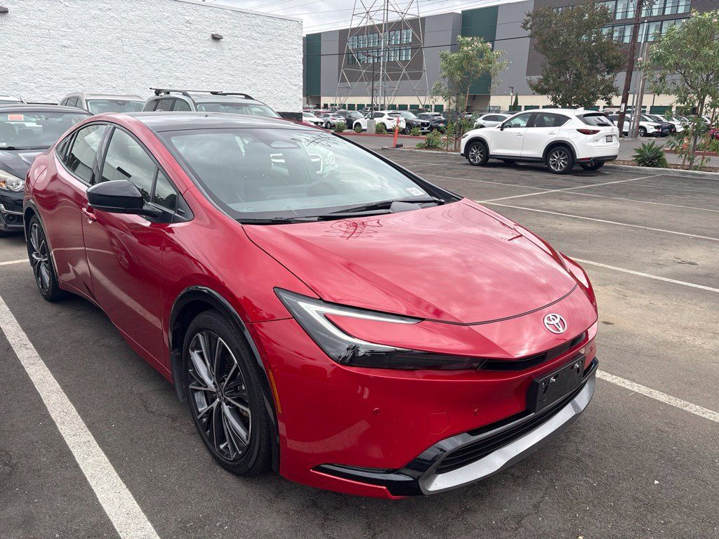 Used 2024 Toyota Prius XLE FWD image 5