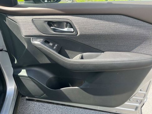 Used 2022 Nissan Rogue SV image 21