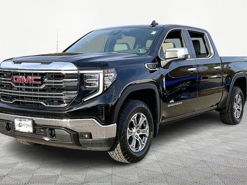 Used 2025 GMC Sierra 1500 SLT image 3