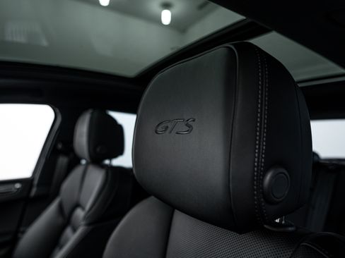Certified 2026 Porsche Macan GTS image 22