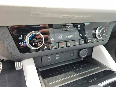 New 2025 Mitsubishi Outlander SEL image 19