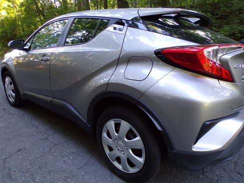 Used 2019 Toyota C-HR LE FWD image 9