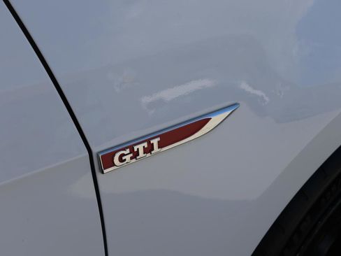 Used 2016 Volkswagen GTI S image 9