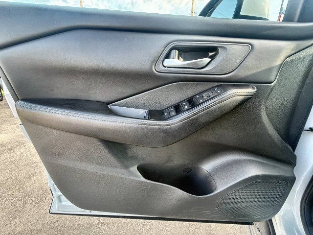Used 2025 Nissan Rogue SV FWD image 21