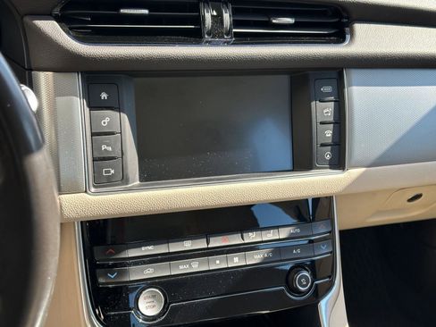 Used 2021 Chevrolet Suburban LT image 3