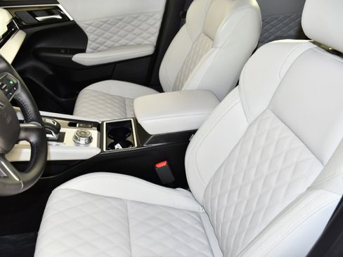 Used 2024 Mitsubishi Outlander SEL AWD/4WD image 39