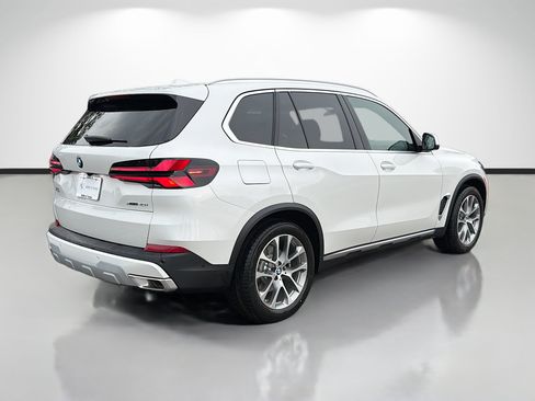 New 2026 BMW X5 xDrive40i w/ Premium Package AWD/4WD image 3