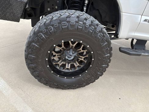 Used 2017 Ford F250 XLT w/ XLT Premium Package AWD/4WD image 12