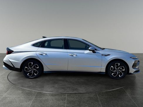 Used 2025 Hyundai Sonata SEL FWD image 10