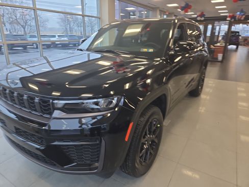 New 2026 Jeep Grand Cherokee Altitude AWD/4WD image 4