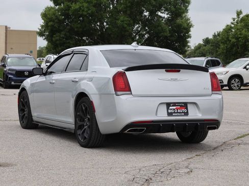 Used 2019 Chrysler 300 Touring w/ Sport Appearance Package RWD image 11