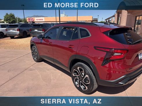 Used 2024 Chevrolet Trax RS FWD image 4