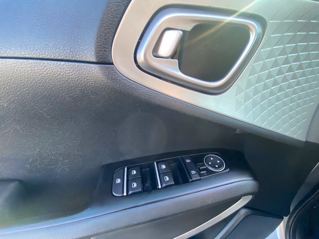 Used 2022 Kia Soul LX w/ Technology Package FWD image 12