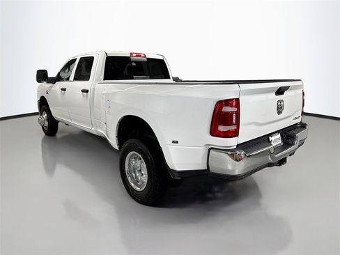 Used 2024 RAM 3500 Tradesman w/ Chrome Appearance Group image 9