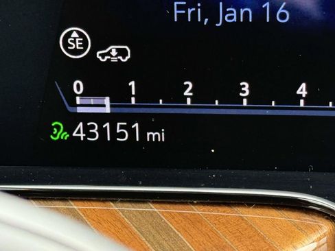 Certified 2024 Cadillac Escalade ESV Sport Platinum w/ LPO, ONYX Package image 32