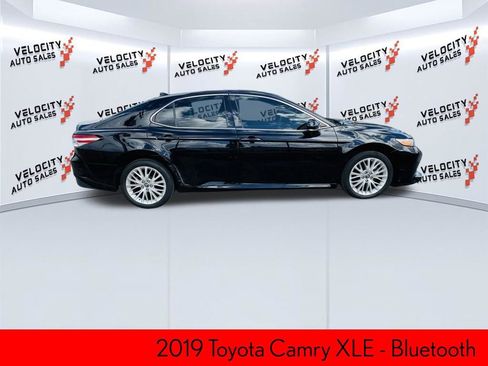 Used 2019 Toyota Camry XLE FWD image 2