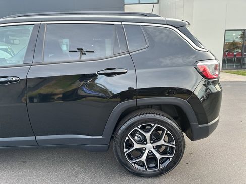 Used 2024 Jeep Compass Limited image 10