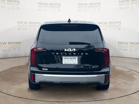 Used 2023 Kia Telluride LX FWD image 4