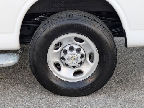 Used 2024 Chevrolet Express 2500 w/ Driver Convenience Package image 9