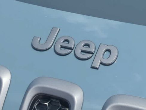 Used 2015 Jeep Cherokee Trailhawk w/ Leather Interior Group AWD/4WD image 12