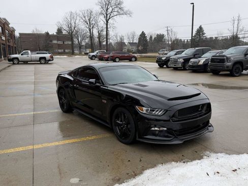 Used 2017 Ford Mustang GT w/ GT Performance Package image 4