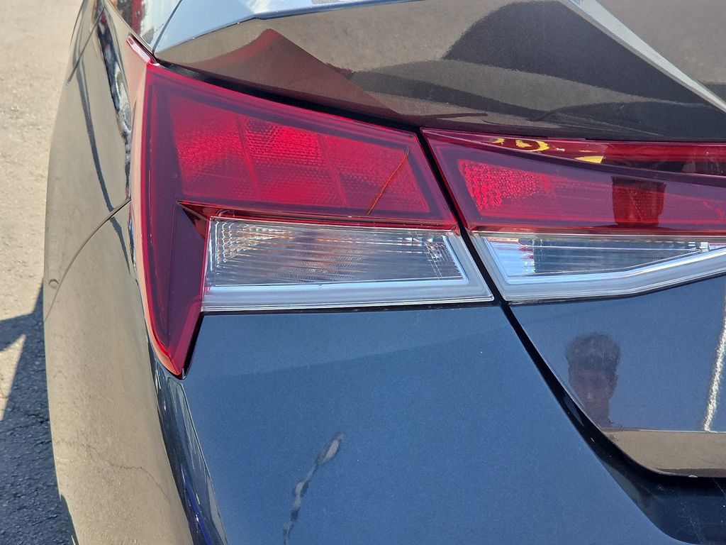 Used 2021 Hyundai Elantra SEL FWD image 9