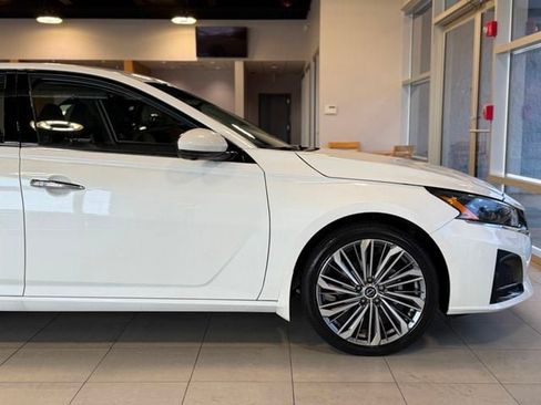 Used 2023 Nissan Altima 2.5 SL AWD/4WD image 16