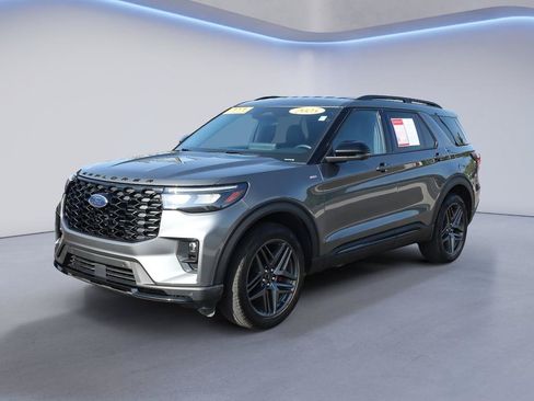 Used 2025 Ford Explorer ST-Line w/ ST-Line Street Pack AWD/4WD image 2