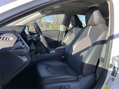 Used 2022 Toyota Camry SE image 19