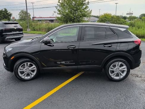 Used 2022 Buick Encore GX Preferred w/ Cold Weather Comfort Package FWD image 2