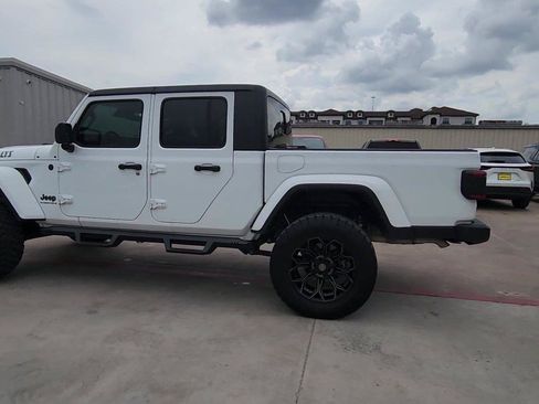 Used 2024 Jeep Gladiator Sport AWD/4WD image 6