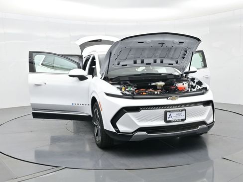 Used 2025 Chevrolet Equinox EV LT w/ Convenience Package image 33
