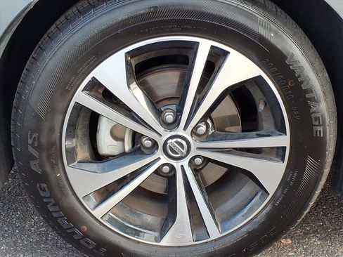 Used 2023 Nissan Sentra SV image 9