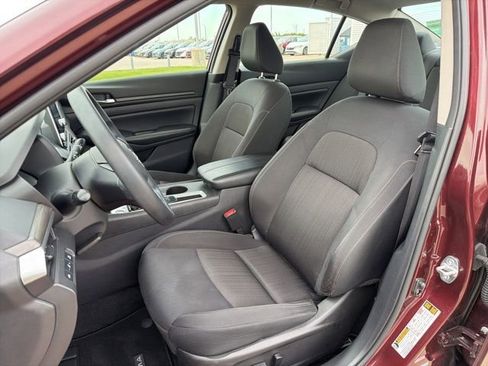 Used 2025 Nissan Altima 2.5 SV FWD image 5