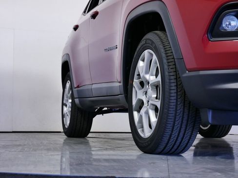 Used 2024 Jeep Compass Latitude image 6